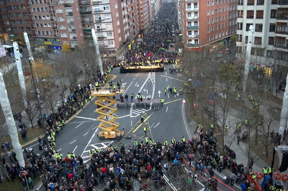 La plaza Zabalburu con todo listo antes de iniciarse la movilización. (ARGAZKI PRESS) La plaza Zabalburu con todo listo antes de iniciarse la movilización. (ARGAZKI PRESS)