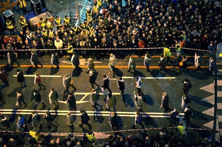 Los familiares avanzan durante la marcha. (ARGAZKI PRESS) Los familiares avanzan durante la marcha. (ARGAZKI PRESS)