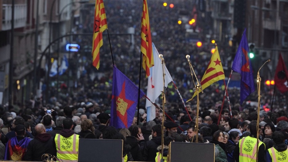 Vista desde el escenario, con banderas de otras naciones del Estado. (ARGAZKI PRESS) Vista desde el escenario, con banderas de otras naciones del Estado. (ARGAZKI PRESS)
