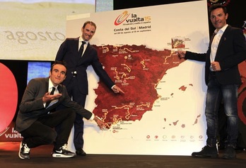 Lus Ángel Maté, Alejandro Valverde y Joaquim Rodríguez, en la presentación. (lavuelta.com)
