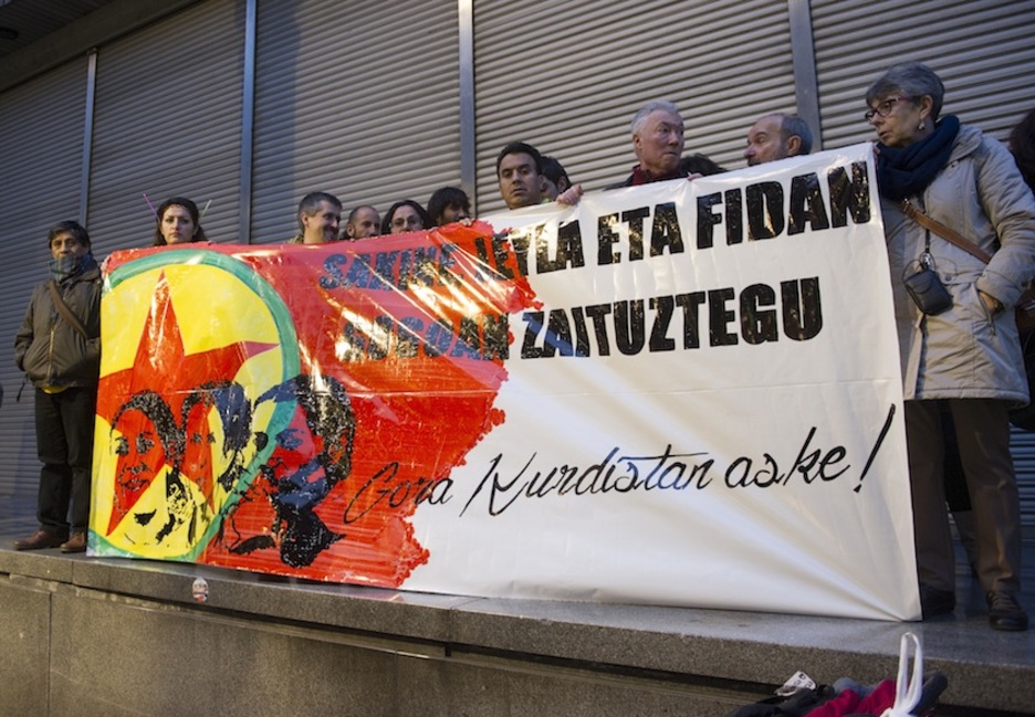 Recuerdo de las tres activistas kurdas muertas a tiros en París. (Juanan RUIZ/ARGAZKI PRESS) Recuerdo de las tres activistas kurdas muertas a tiros en París. (Juanan RUIZ/ARGAZKI PRESS)