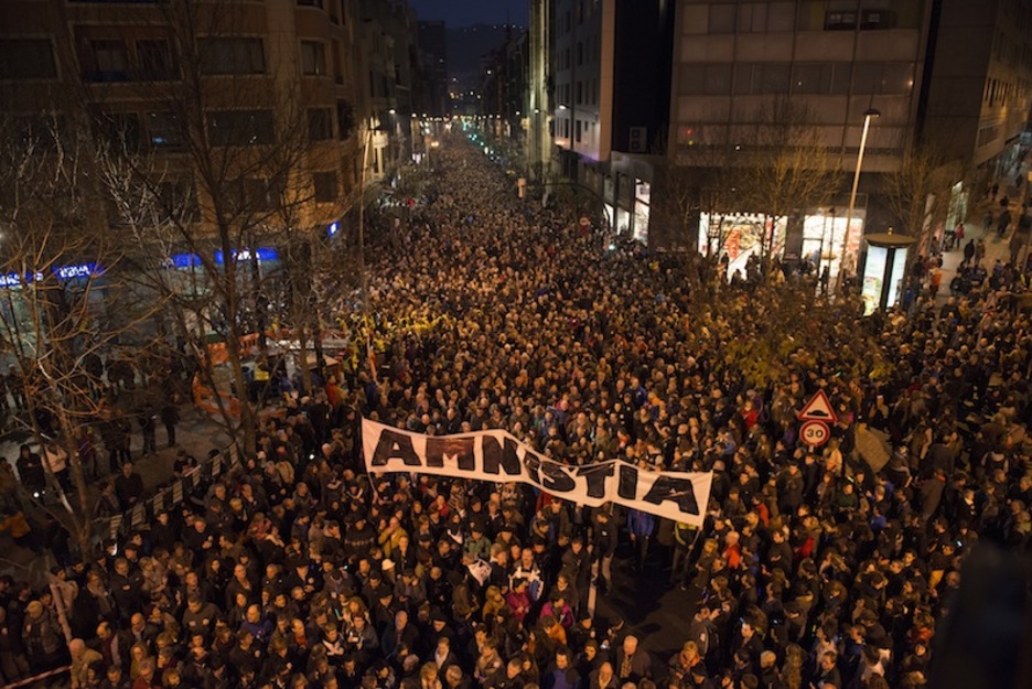 Pancarta por la amnistía. (Juanan RUIZ/ARGAZKI PRESS) Pancarta por la amnistía. (Juanan RUIZ/ARGAZKI PRESS)
