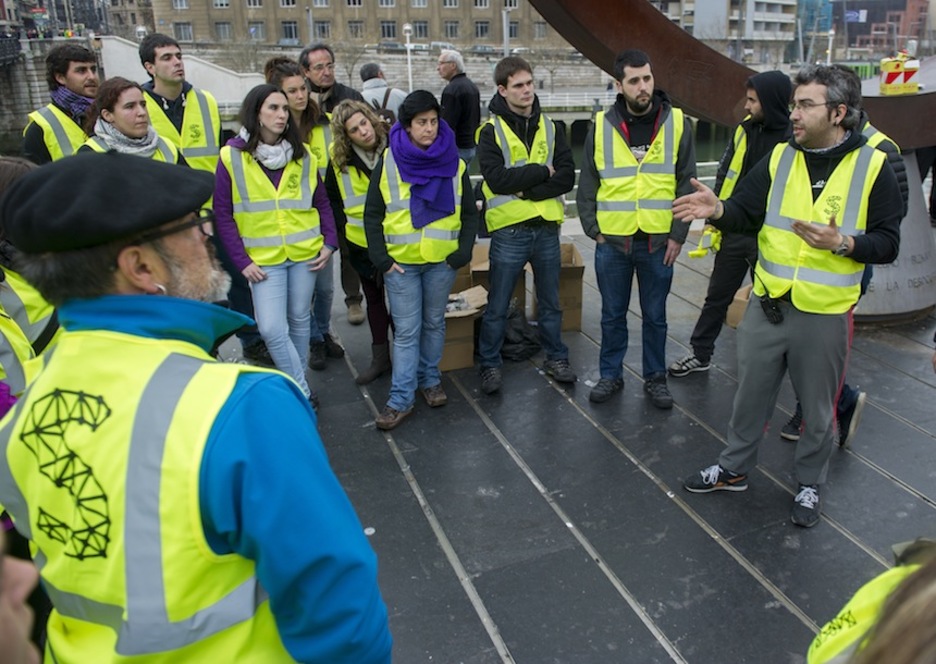 Un grupo de voluntarios que ha participado en la organización de la movilización. (Juanan RUIZ/ARGAZKI PRESS) Un grupo de voluntarios que ha participado en la organización de la movilización. (Juanan RUIZ/ARGAZKI PRESS)