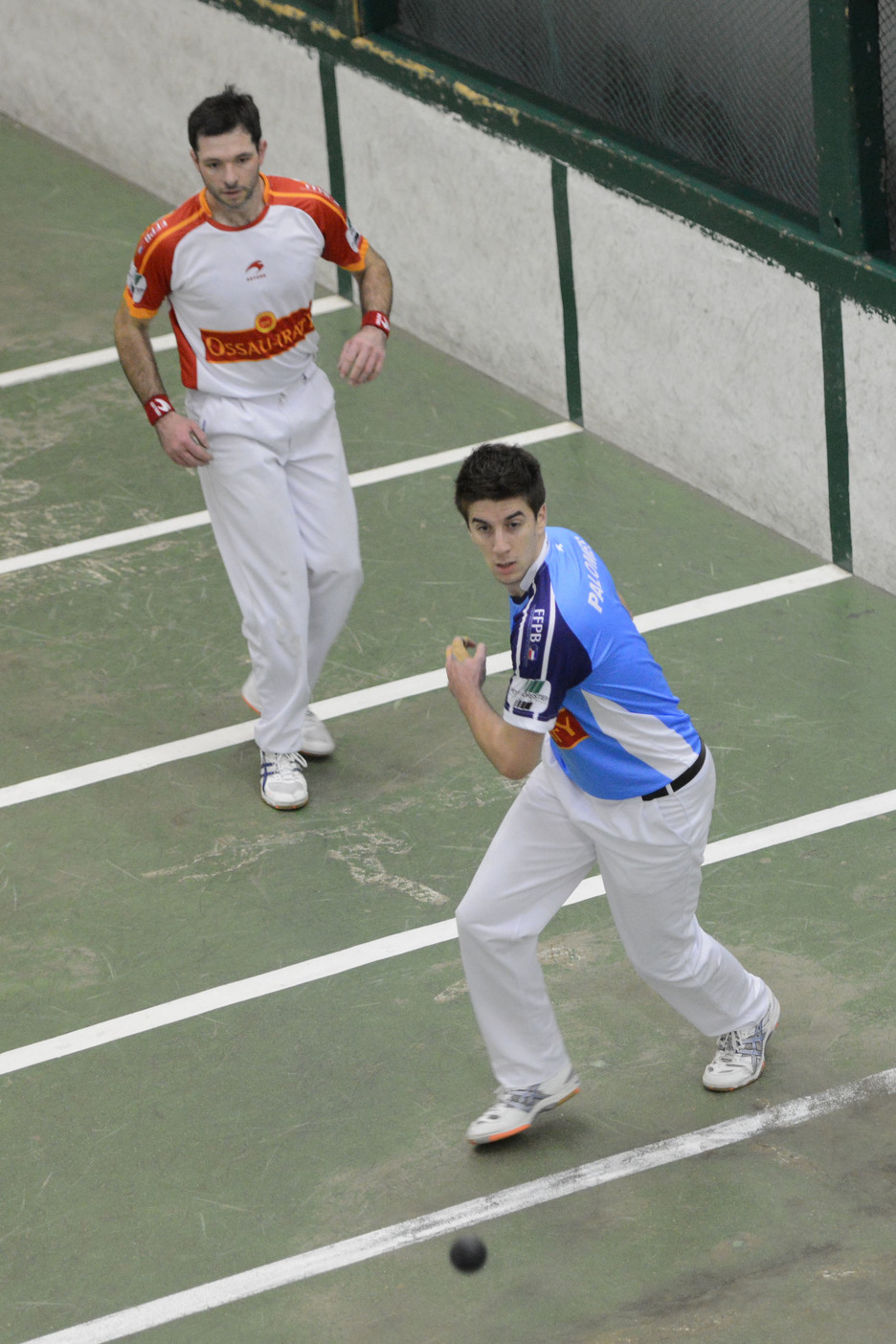 Mickaël Palomes (en bleu) s'est imposé 40-37 face à Vincent Lazcano - © Sylvain Sencristo