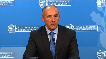 Josu Erkoreka, durante la comparecencia para valorar la redada. (IREKIA)