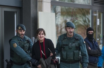Ainhoa Baglieto, al final el registro de la oficina de abogados de Hernani. (Jon URBE / ARGAZKI PRESS)