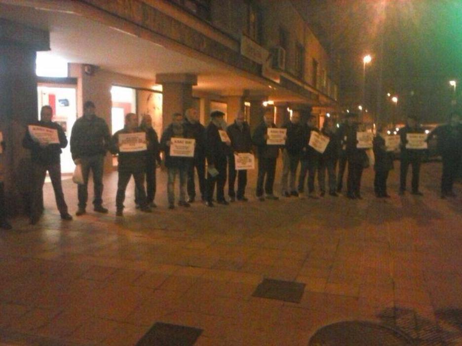 En Burlata, han tenido que repartirse en grupos de 19 para poder concentrarse. (@SortuNafarroa)