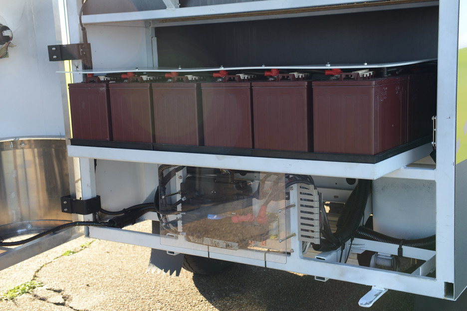 Les muscles du robot : batteries et contrôles du moteur lui donnent l'énergie pour se déplacer. (Sylvain SENCRISTO)