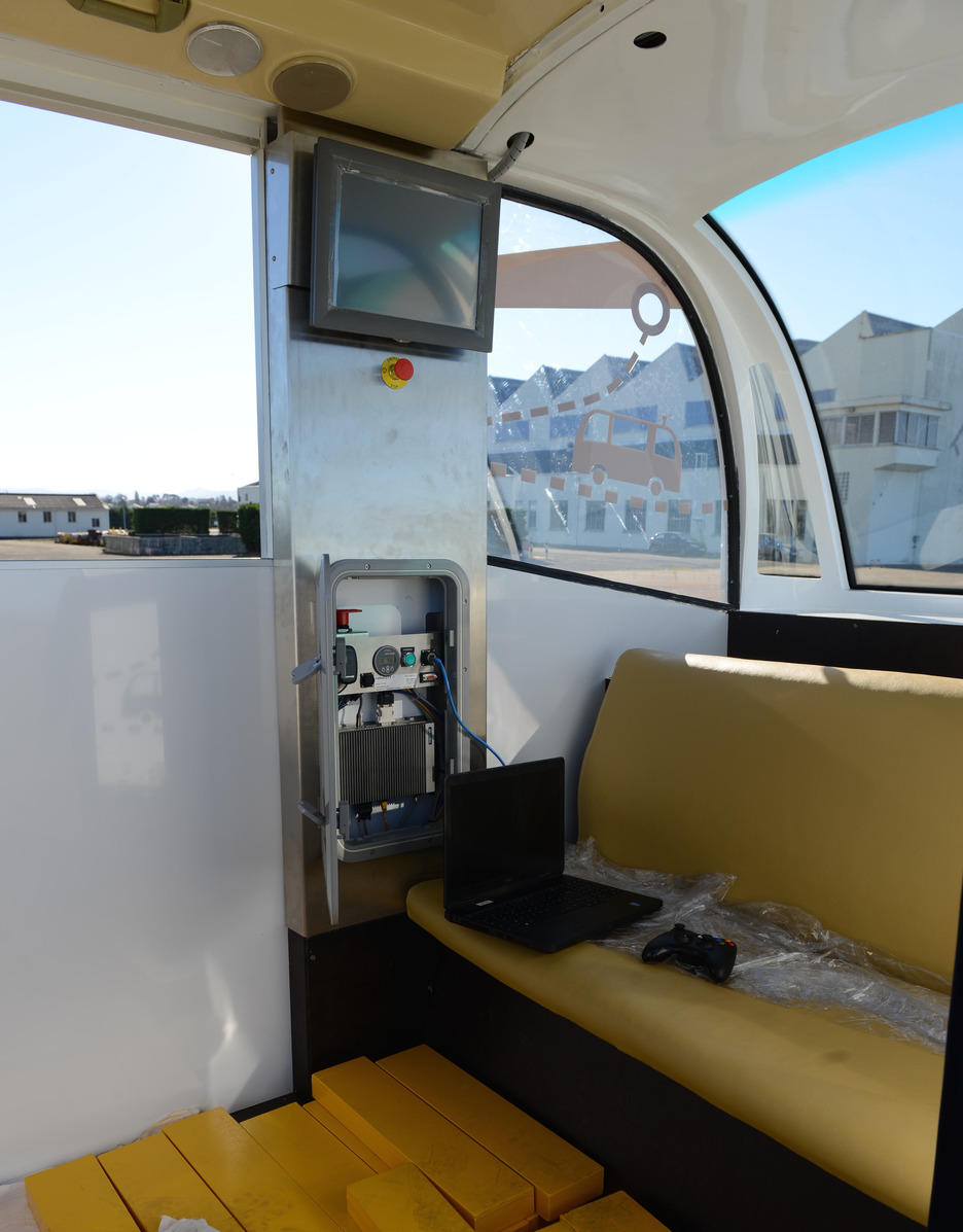 Le robot peut accueillir aujourd'hui huit personnes et communiquer avec elle via un écran. (Phot : Sylvain SENCRISTO)