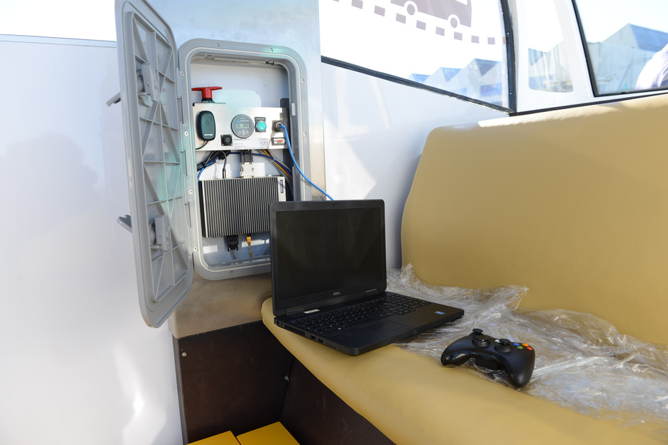 Deux manières de le guider : des parcours pré-enregistrés et commandés par un logiciel... (Photo : Sylvain SENCRISTO)