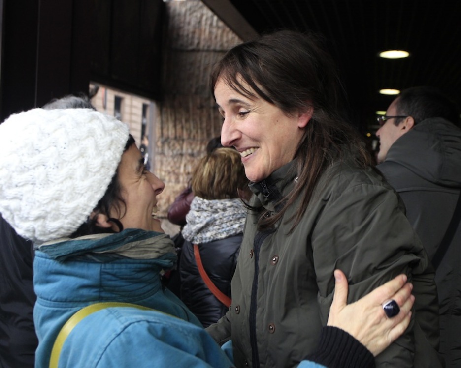 Ainhoa Baglieto abokatua kanpoan zituenengana iritsi den unea. (J. DANAE/ARGAZKI PRESS) Ainhoa Baglieto abokatua kanpoan zituenengana iritsi den unea. (J. DANAE/ARGAZKI PRESS)