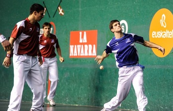 Un momento del partido disputado este lunes en el Beotibar (Jagoba MANTEROLA / ARGAZKI PRESS)