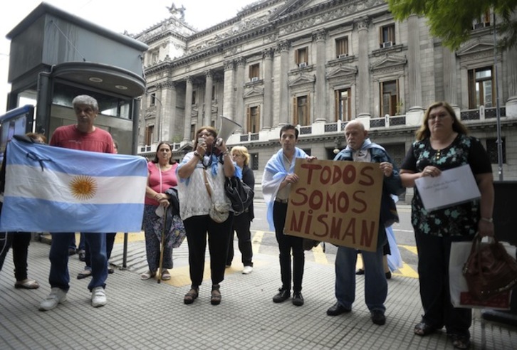 Concentración en Buenos Aires para denunciar la muerte de Nisman. (Alejandro PAGNI / AFP)
