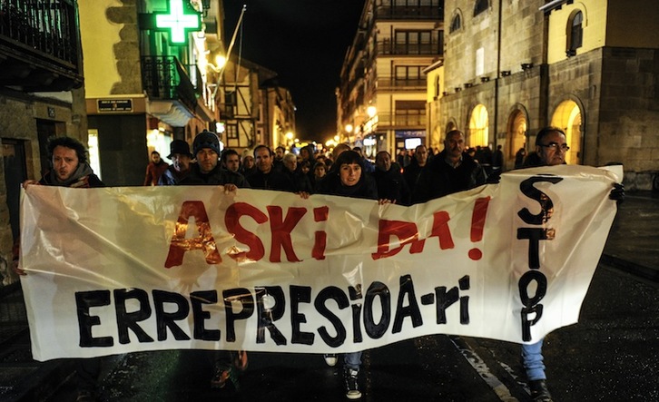 Manifestación llevada a cabo ayer a la tarde en Lasarte-Oria para denunciar la detención de Arrozpide. (Jagoba MANTEROLA/ARGAZKI PRESS)