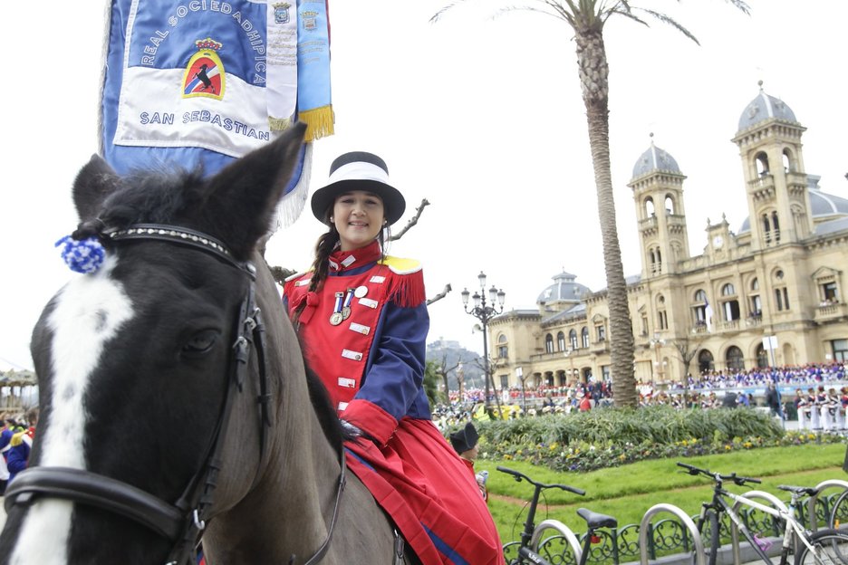 Hipikakoak zaldi gainean, noski. (ARGAZKI PRESS)