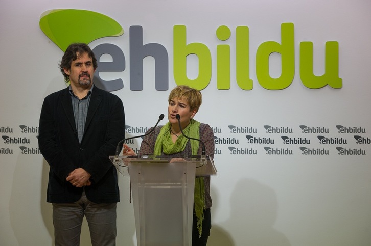 Pello Urizar y Rebeka Ubera han dado a conocer el objetivo del acto político de este sábado en Irun. (Juanan RUIZ/ARGAZKI PRESS)