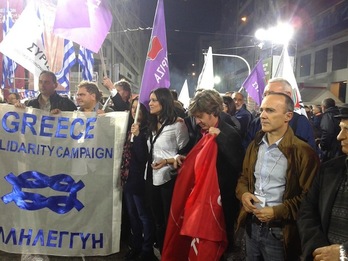 Josu Juaristi, en el acto de Syriza en la plaza Omonia de Atenas. (@Josu_Juaristi)