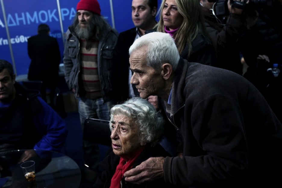 La desolación era patente entre los seguidores de Nueva Democracia. (Angelos TZORTZINIS/AFP)
