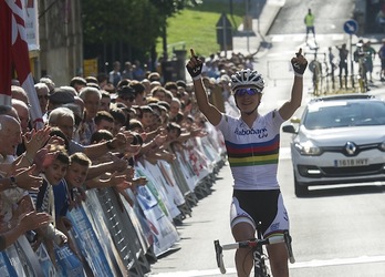 Marianne Vos venció la segunda etapa de la pasada edición, con llegada en Oñati. (Luis JAUREGIALTZO / ARGAZKI PRESS)
