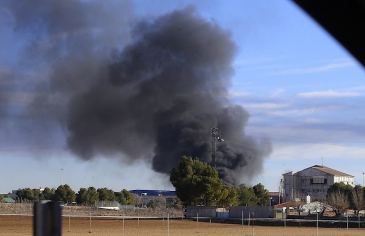Humareda en el lugar del accidente. (Josema MORENO / AFP)