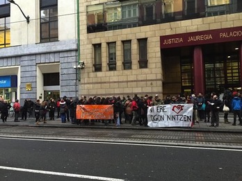 Concentración frente a los juzgados de Bilbo. (@uriolaeus)