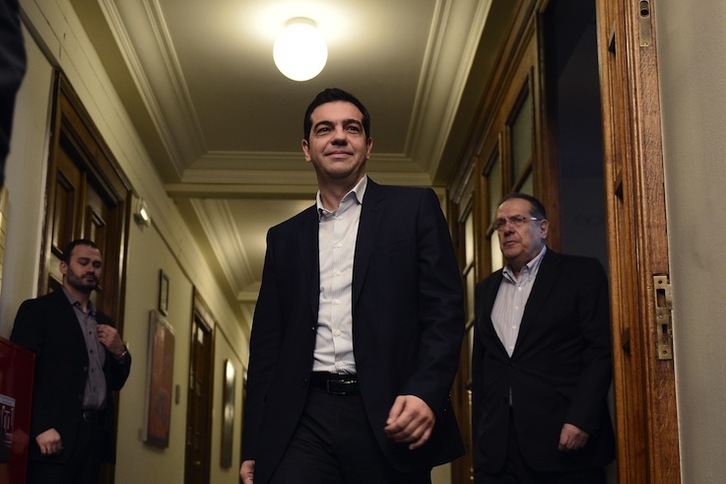 Alexis Tsipras se dirige a su primer Consejo de Ministros. (Louisa GOULIAMAKI / AFP)