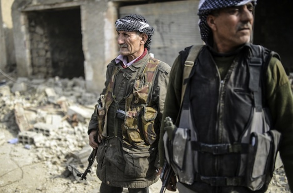 Dos milicianos kurdos. (Bulent KILIC/AFP PHOTO)