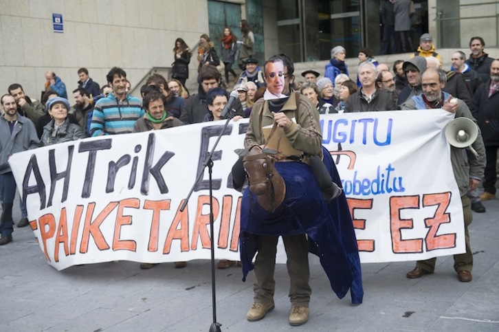 Imagen de la protesta frente a los Juzgados de Donostia en protesta por el juicio. (Juan Carlos RUIZ/ARGAZKI PRESS)