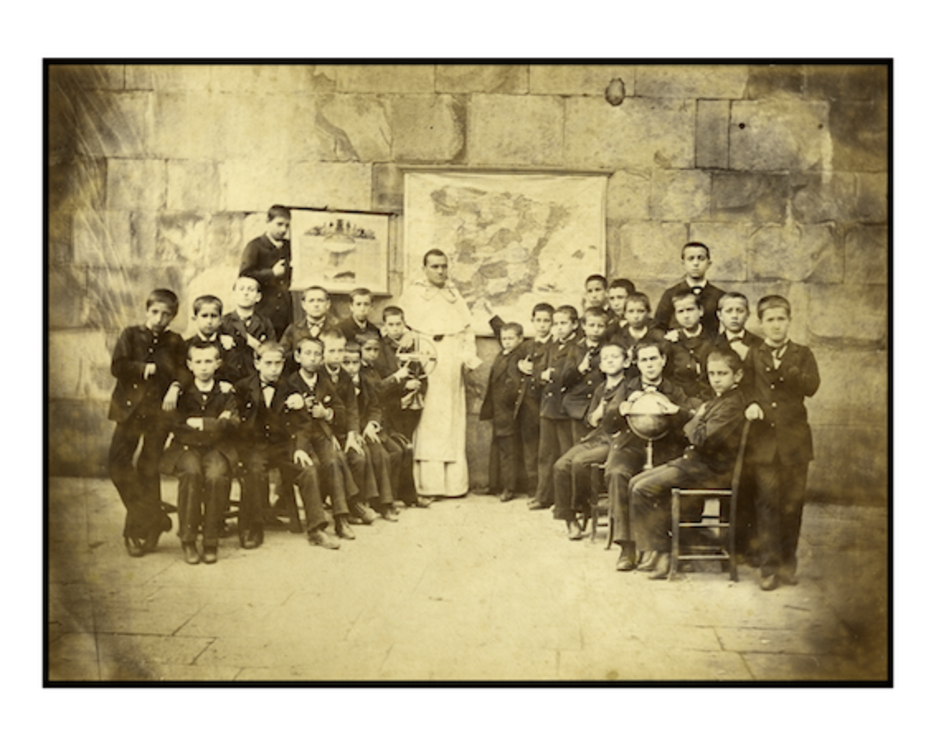 Bergarako ikastetxe erlijiosoan, 1883an. (KUTXATEKA)