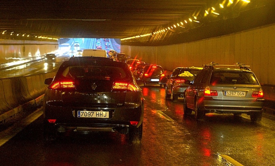 Bilborako San Mameseko sarreran trafikoa pilatu da. (ARGAZKI PRESS)