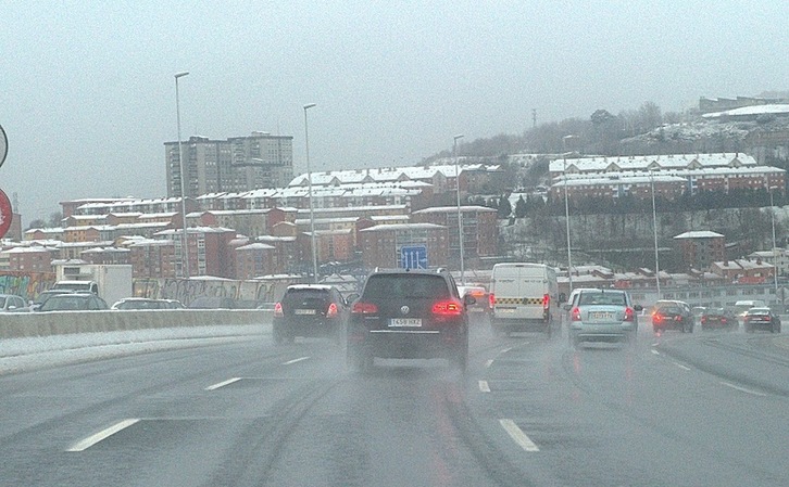 Retenciones en el puente de Rontegi. (ARGAZKI PRESS)