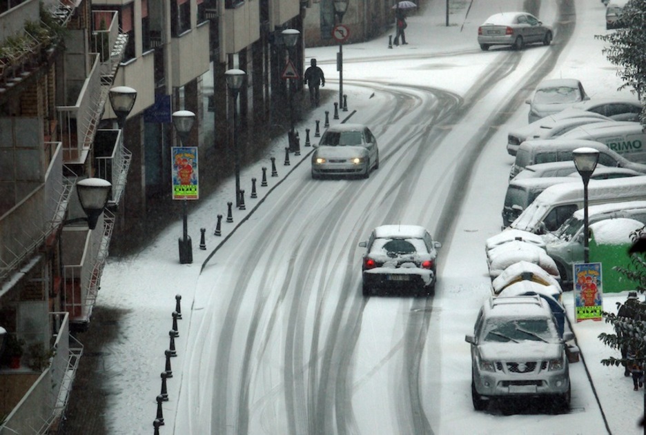 Urretxuko kaleak, elurrez estalita. (Gotzon ARANBURU/ARGAZKI PRESS)