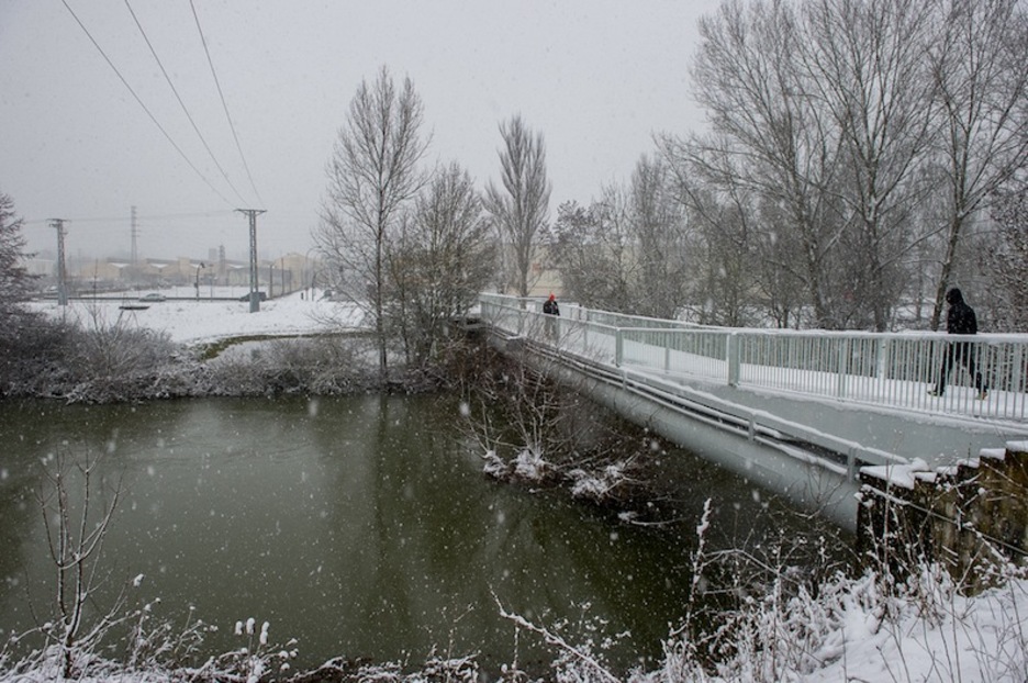 Abetxuko inguruan ere, Gasteizen, elurra erruz bota du. (Juanan RUIZ/ARGAZKI PRESS)