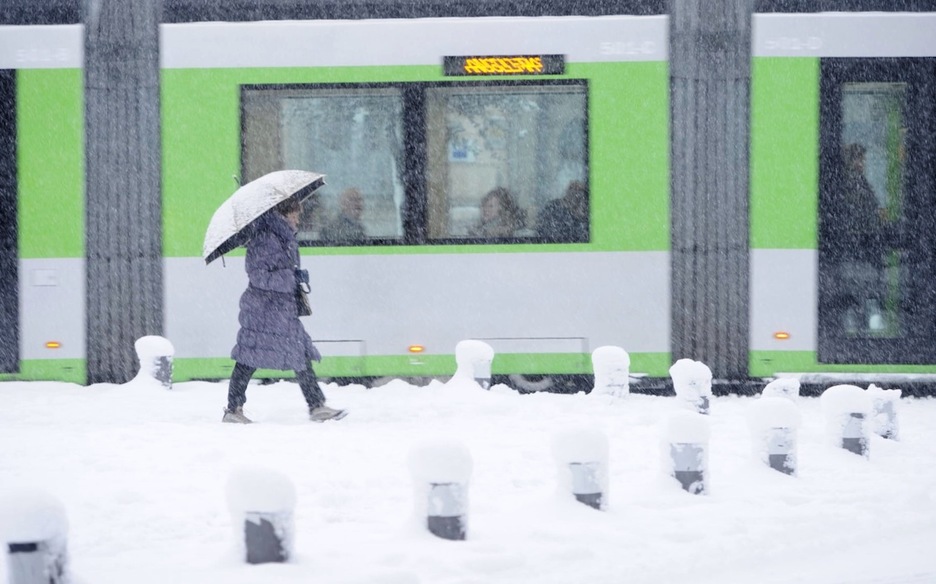 El tranvía de Gasteiz circula, aunque con algunos retrasos. (ARGAZKI PRESS)