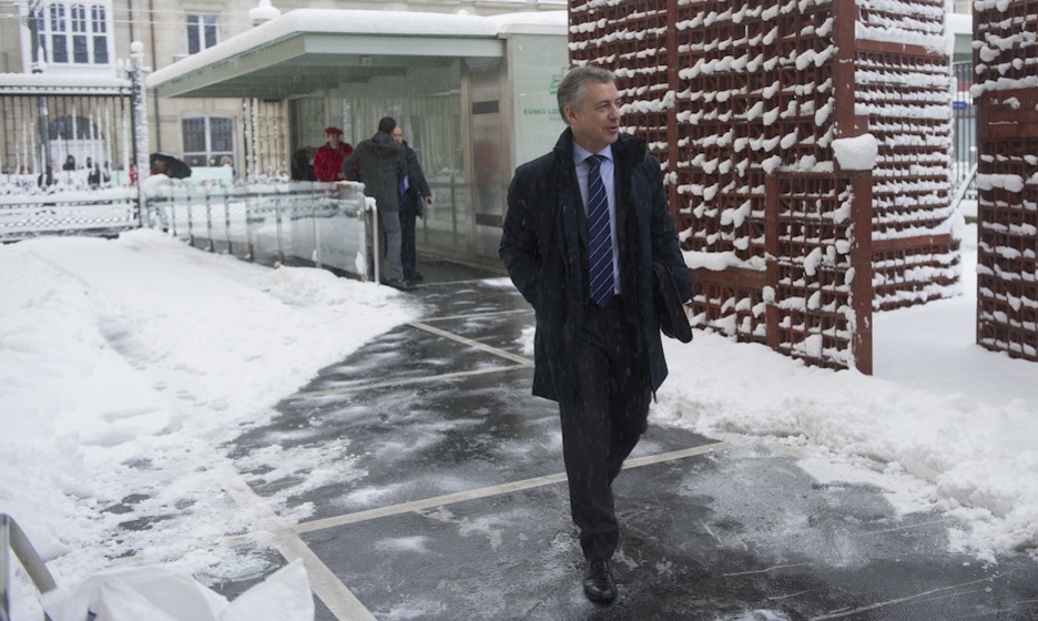 El lehendakari Urkullu llega al Parlamento. (Raúl BOGAJO/ARGAZKI PRESS)