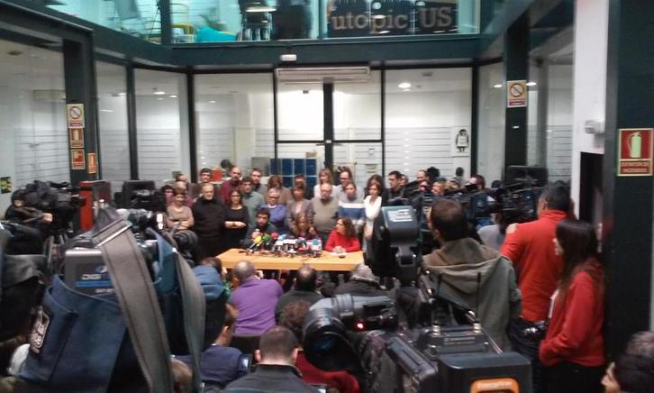 Multitudinaria rueda de prensa de Tania Sánchez en Madrid. (@albertopradilla)