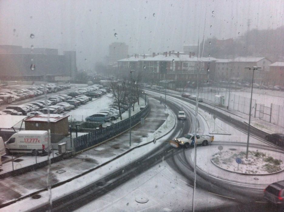 Ibaetan elurra kentzeko makina. (@gara_mjauregi)