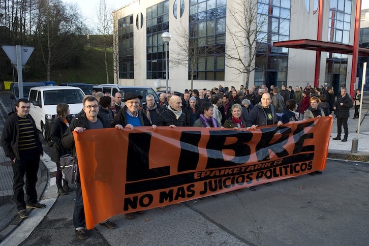 Los procesados denunciaron el macrojuicio antes de partir a Madrid, el 11 de enero. (Juan Carlos RUIZ/ARGAZKI PRESS)