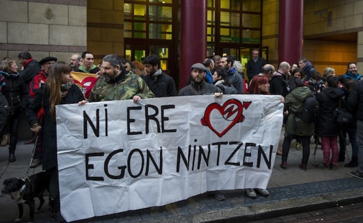 Se ha creado una gran ola de solidaridad con los juzgados por el desalojo de Kukutza bajo el lema «Ni ere egon nintzen». (Luis JAUREGIALTZO/ARGAZKI PRESS)