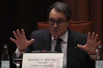 El president, durante su declaración en el Parlament. (Lluís GENÉ/AFP)