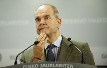 Manuel Chaves, en una visita a Gasteiz en 2011. (Raúl BOGAJO / ARGAZKI PRESS)