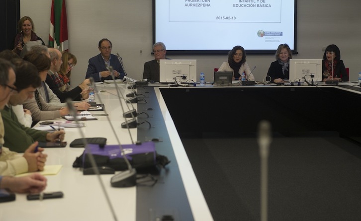 Cristina Uriarte ha presentado Heziberri 2020 a los agentes educativos. (Raúl BOGAJO / ARGAZKI PRESS)