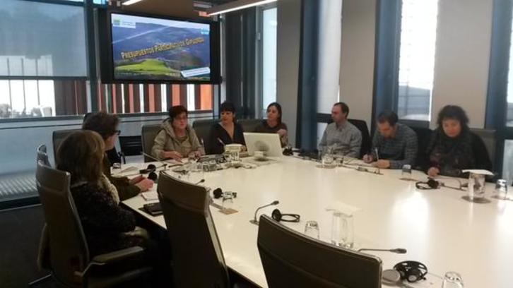 Gipuzkoako Batzar Nagusietan aurkeztu dute Osinbeltz harrobiaren harira egingo den herri galdeketaren prozesu parte-hartzailea. (@EHbilduBNGip)