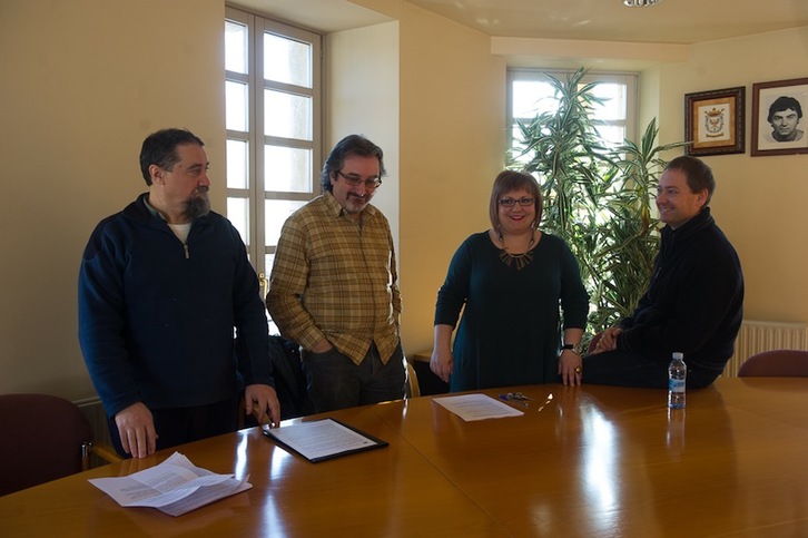 Comparecencia en el Ayuntamiento de Olatzagutia. (Raúl BOGAJO/ARGAZKI PRESS)