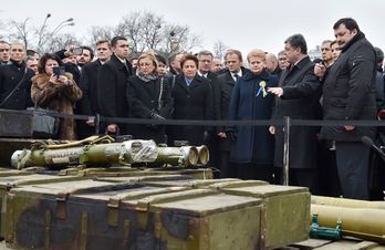Poroshenko junto con autoridades europeas y antiguas repúblicas soviéticas. (AFP)