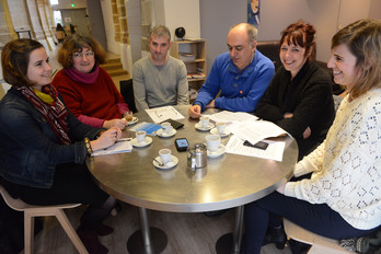 Lola Garcia, Txomin Alçugarat, Philippe Duluc, Maite Etcheverry, Anne-Sophie Sayens et Irene Ithurssarry, six des douze candidats et suppléants des cantons bayonnais. 