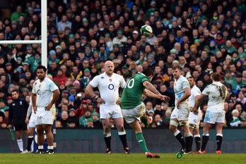El pateador irlandés Sexton. (Paul ELLIS / AFP)