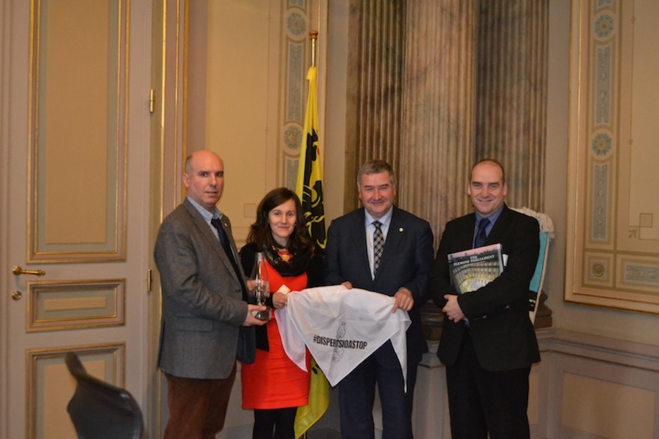 Los parlamentarios flamencos Marc Hendrickx y Karim Van Overmeire. (‪@Belastegi‬)