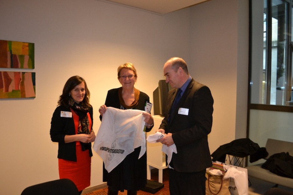 Con Nelly Maes, presidenta del Instituto de Paz Flamenco. (‪@Belastegi‬)