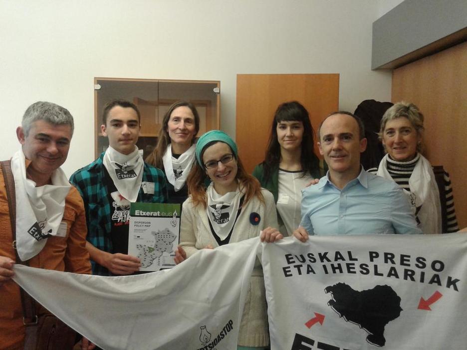 El europarlamentario de EH Bildu, Josu Juaristi, también ha recibido a la delegación de Etxerat. (@Josu_Juaristi)
